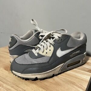 Nike Air Max Running Shoes Youth Size 6Y Gray White Sneakers FLAWS